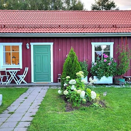 Cabin Located In A Traditionally Swedish Setting! Apartment Umeå Exterior photo