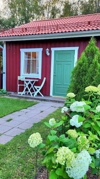 Cabin Located In A Traditionally Swedish Setting! Apartment Umeå Exterior photo