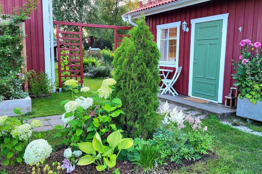 Cabin Located In A Traditionally Swedish Setting! Apartment Umeå Exterior photo